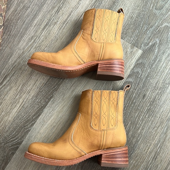 Frye Campus Chelsea Boots in Banana - Picture 3 of 6